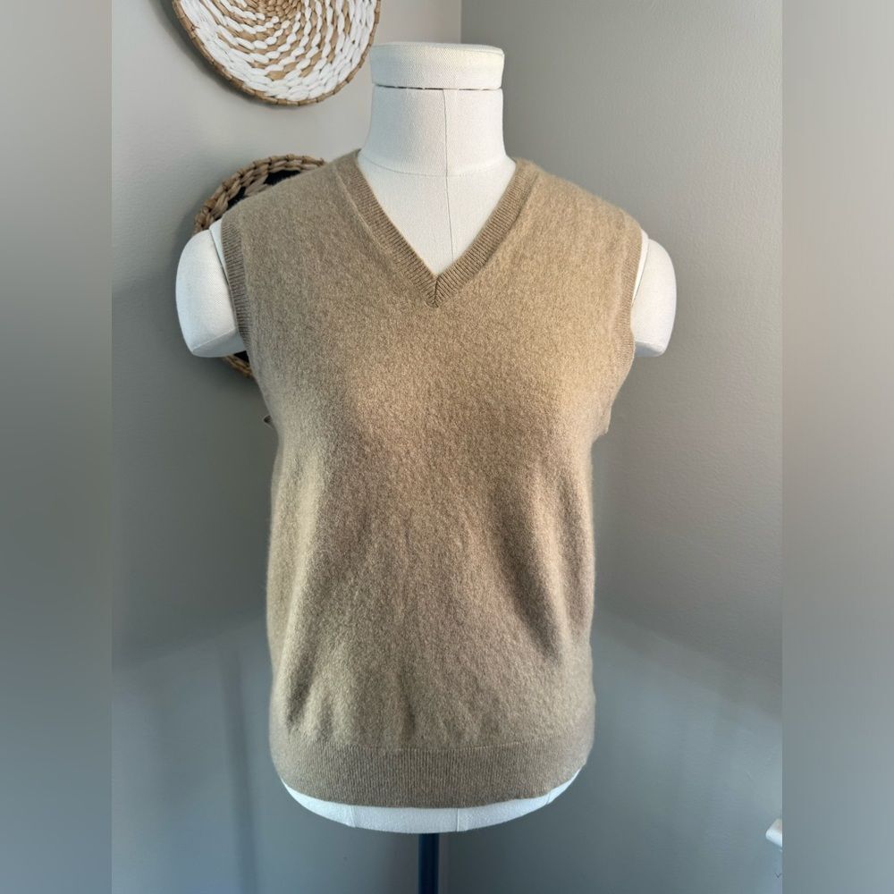 100% Cashmere Uniqlo Women's V-Neck Sweater in Beige